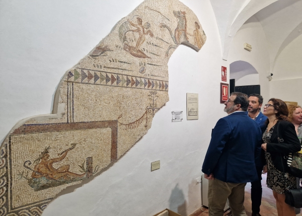 El Museo de la Ciudad expone un nuevo mosaico roma...