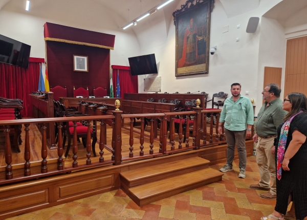 El Salón de Plenos se abre a las visitas tras su ...