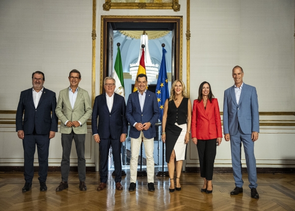Ayuntamiento y Junta firman con Pilatus la cesión...